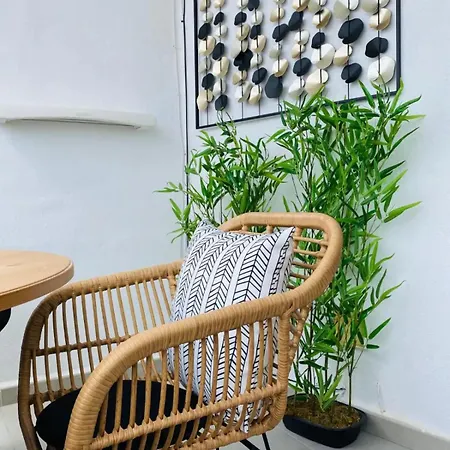 Stunning Studio דירה